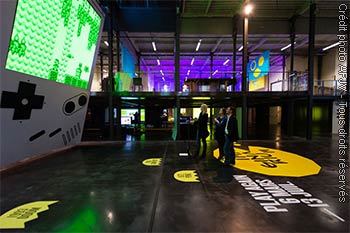 Exposition Play Again (image 1) Exposition Play Again (image 1)