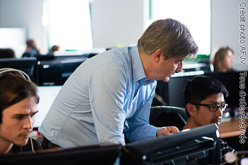 Laurent Lichnewsky avec ses équipes de production Laurent Lichnewsky avec ses équipes de production