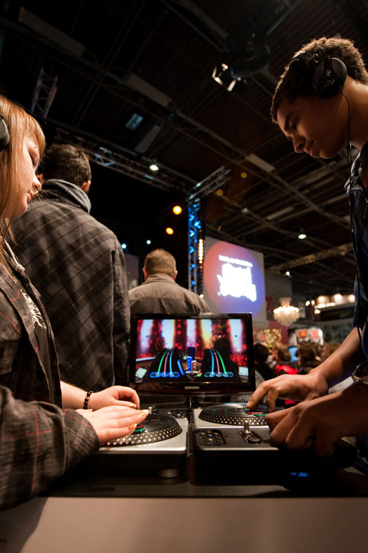Photo 110 : DJ Hero (Activision)