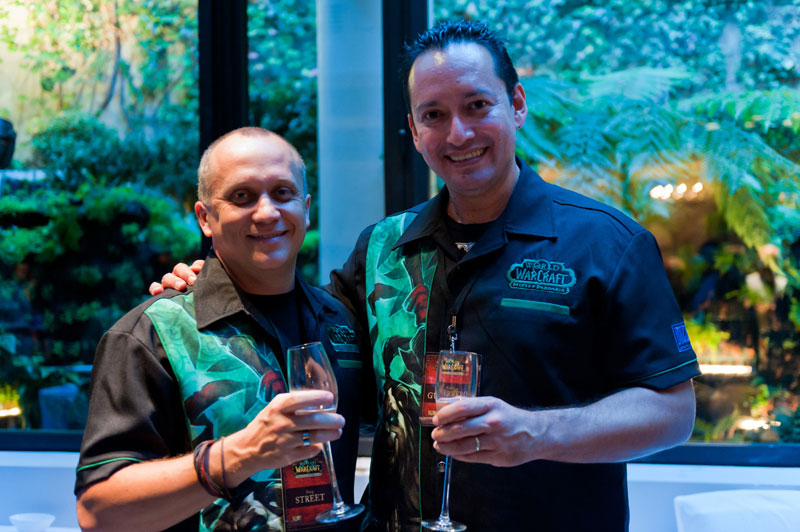 Photo 6 : Greg  Street (Responsable de la conception des syst�mes) et Carlos Guerrero (Producteur senior du jeu)